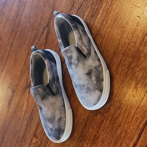 Gray Old Navy slip-ons. Boys' 4